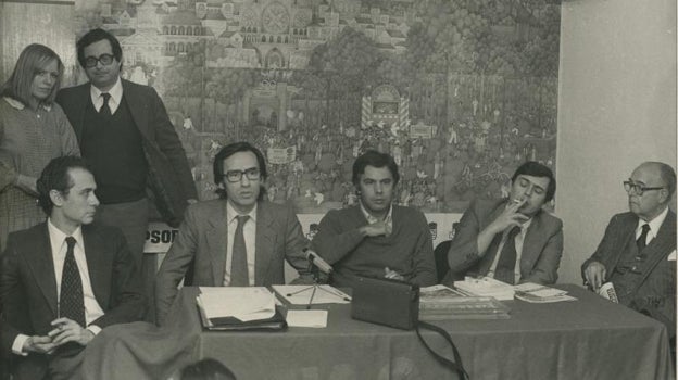 Alfonso Guerra y Felipe González durante una rueda de prensa en 1979