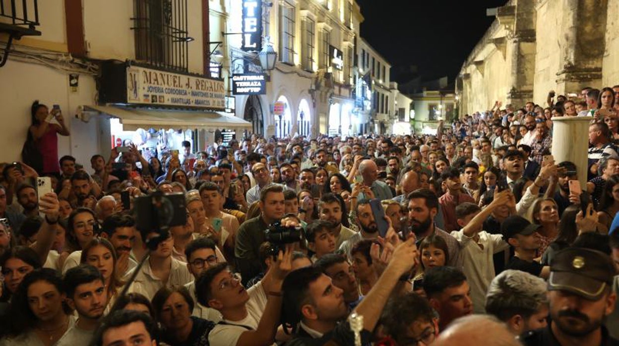 Vecinos del Centro de Córdoba piden que las procesiones fuera de Semana Santa acaben antes de las 23 horas