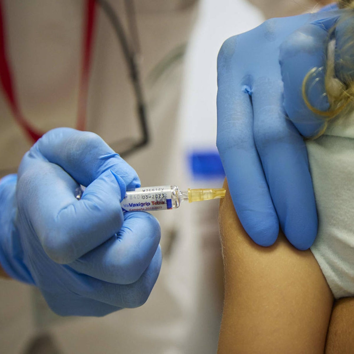 Una enfermera fingió vacunar a medio centenar de niños en Bilbao