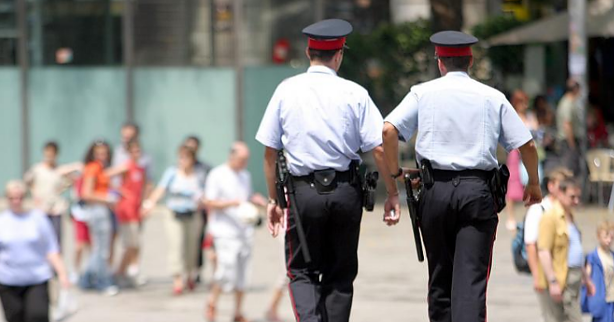 El conseller Elena abre la caja de Pandora de los Mossos