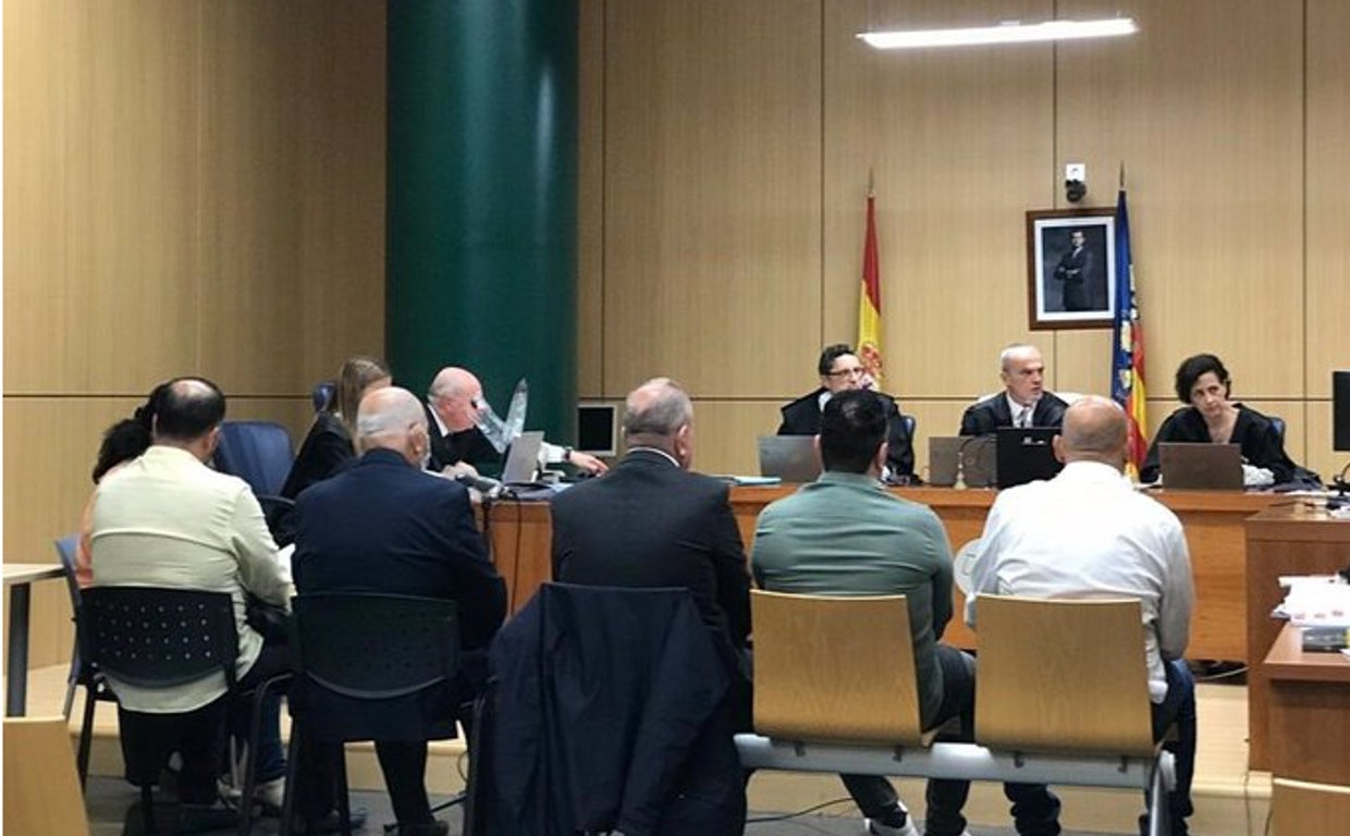 Imagen de los acusados en el banquillo.
