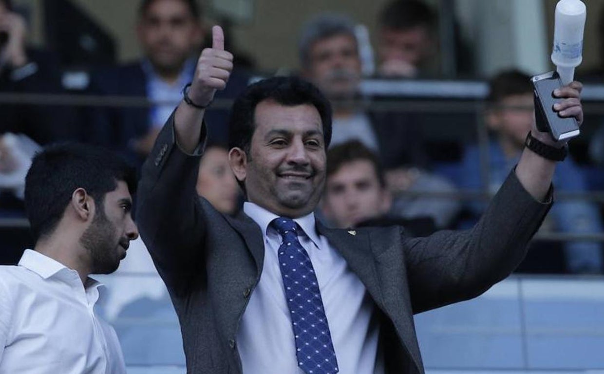 El jeque Al-Thani en el palco de La Rosaleda