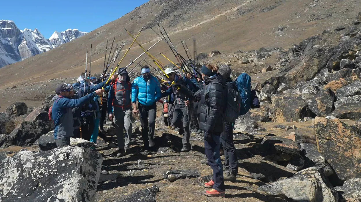 Miguel Ángel Roldán supera el desafío y grita contra la ELA a 5.546 metros en el Everest