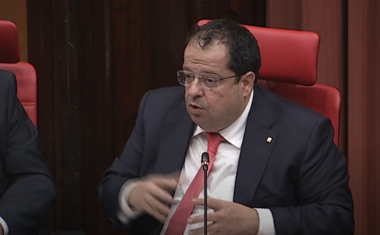 El consejero Joan Ignasi Elena durante su comparecencia en el Parlament este martes