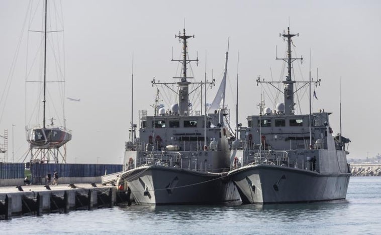 Dos buques cazaminas hacen escala en Alicante para una visita operativa