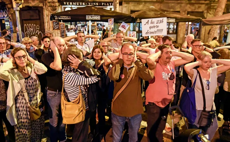 Enrique Granados protesta contra el ruido provocado por la masificación de las terrazas