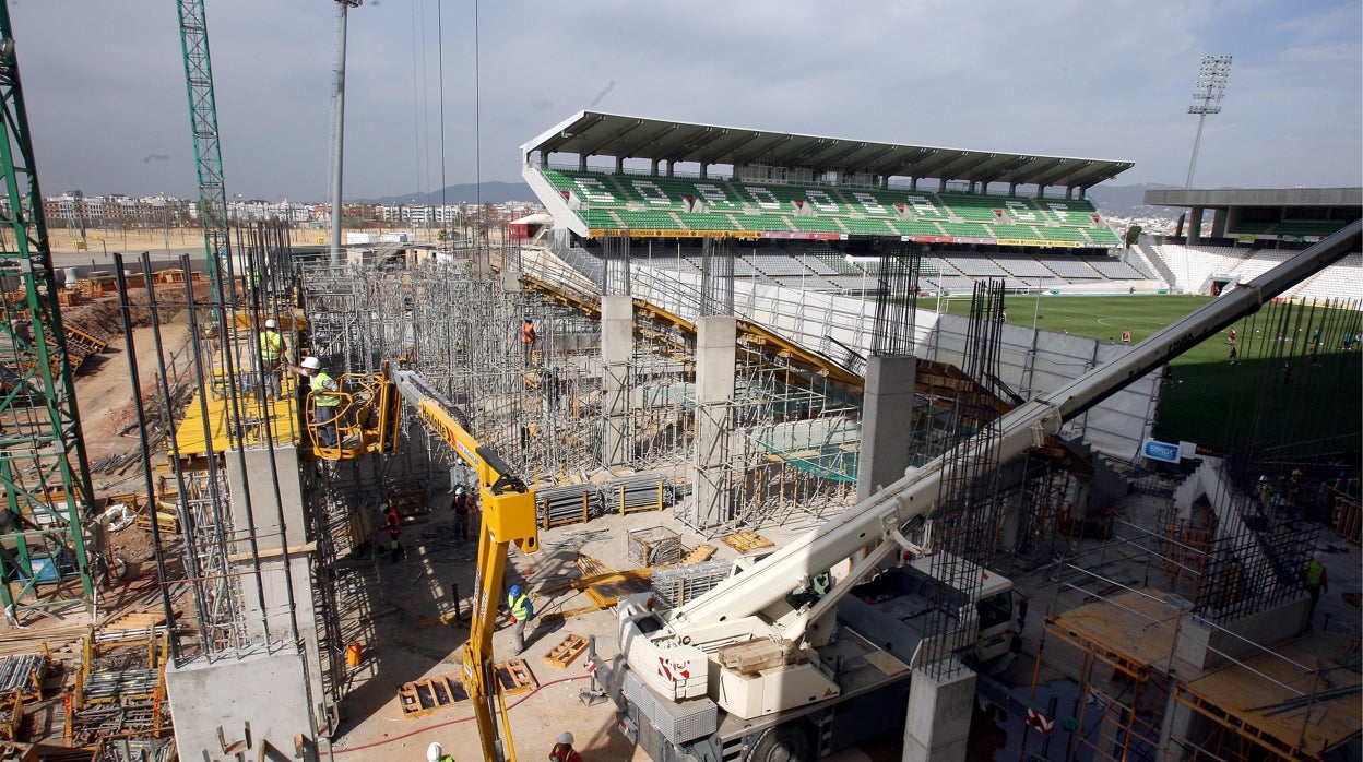 El estadio del Córdoba tiene unos 58.000 metros cuadrados techo aprovechables