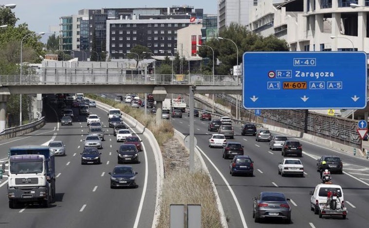 Una kamikaze circula 7 kilómetros en dirección contraria por la M-40 en Madrid con dos ruedas pinchadas