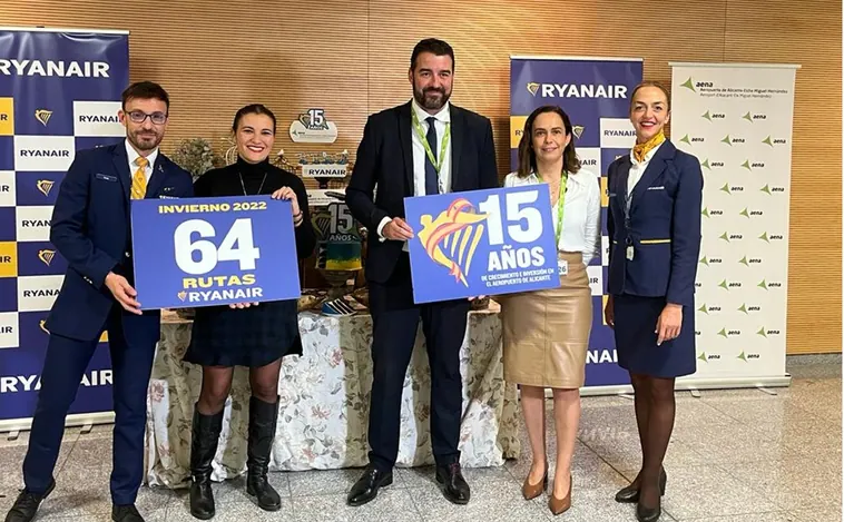 Ryanair estrena rutas de Alicante a Fez, Helsinki, Frankfurt y Lodz en su quince aniversario en este aeropuerto
