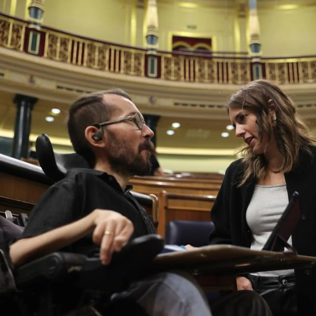 Las enmiendas del PSOE endurecen la 'ley trans': los menores de 16 necesitarán permiso del juez