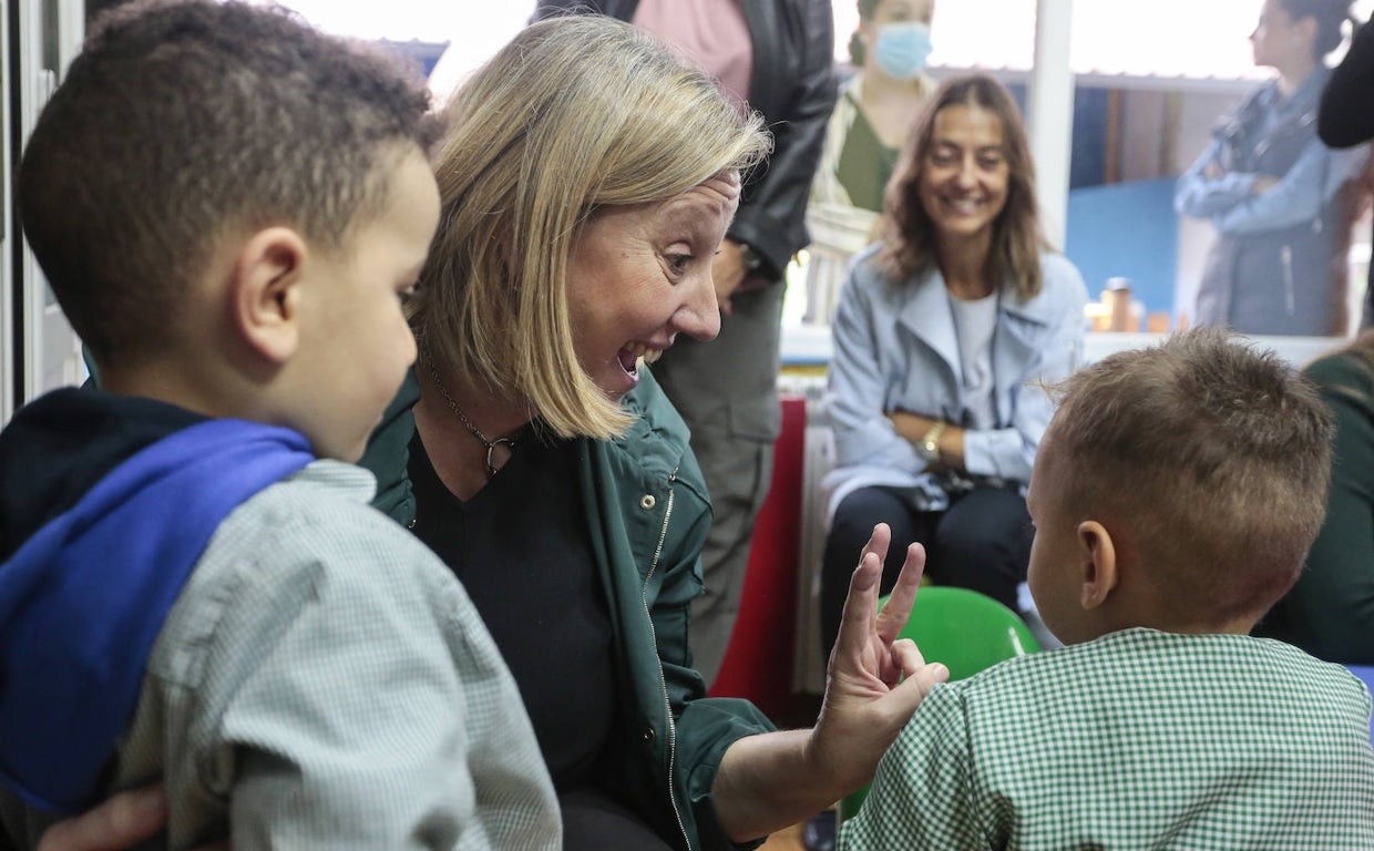 La consejera de Familia, en una reciente visita a un centro infantil