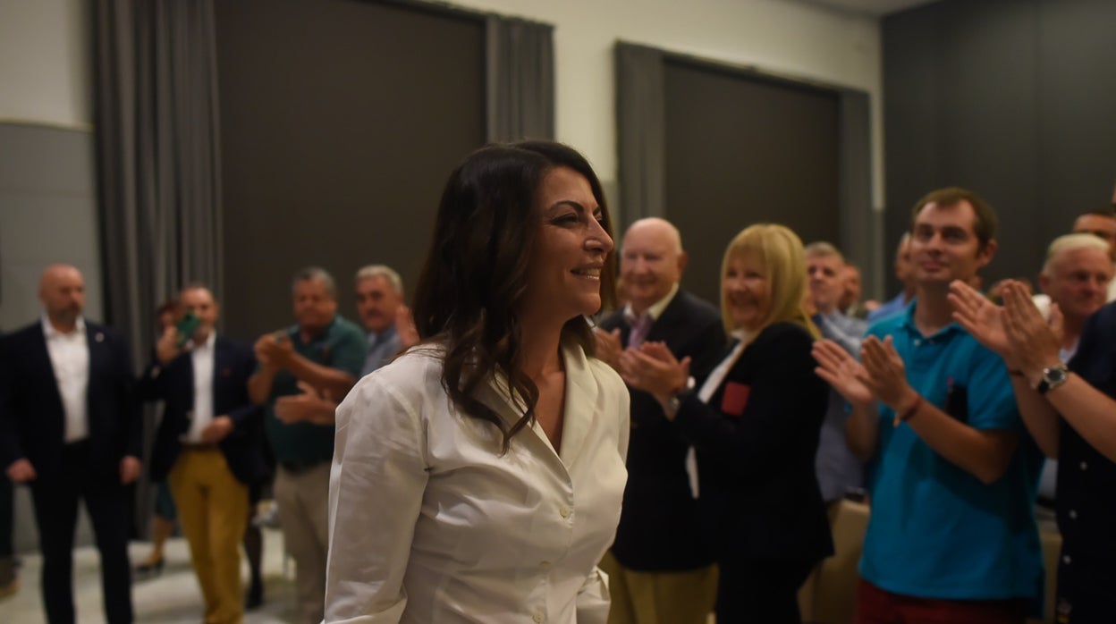 Macarena Olona pincha en Málaga y solo reúne a la mitad del público previsto para su conferencia