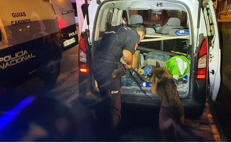 La Policía Nacional detiene a un hombre por apuñalar a otro en un bar en un control rutinario en Valencia