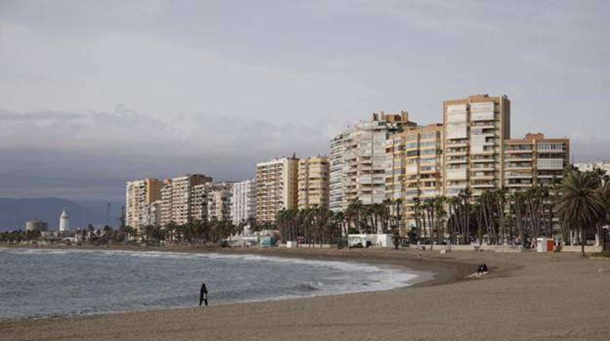 Encuentran sin vida a una mujer de 70 años en una playa de Nerja