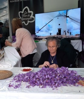 Imagen secundaria 2 - Representantes de los grupos folclóricos de Baleares, Extremadura, Castila y León, y Consuegra. Jurado del concurso gastronómico y la feria agroalimentaria