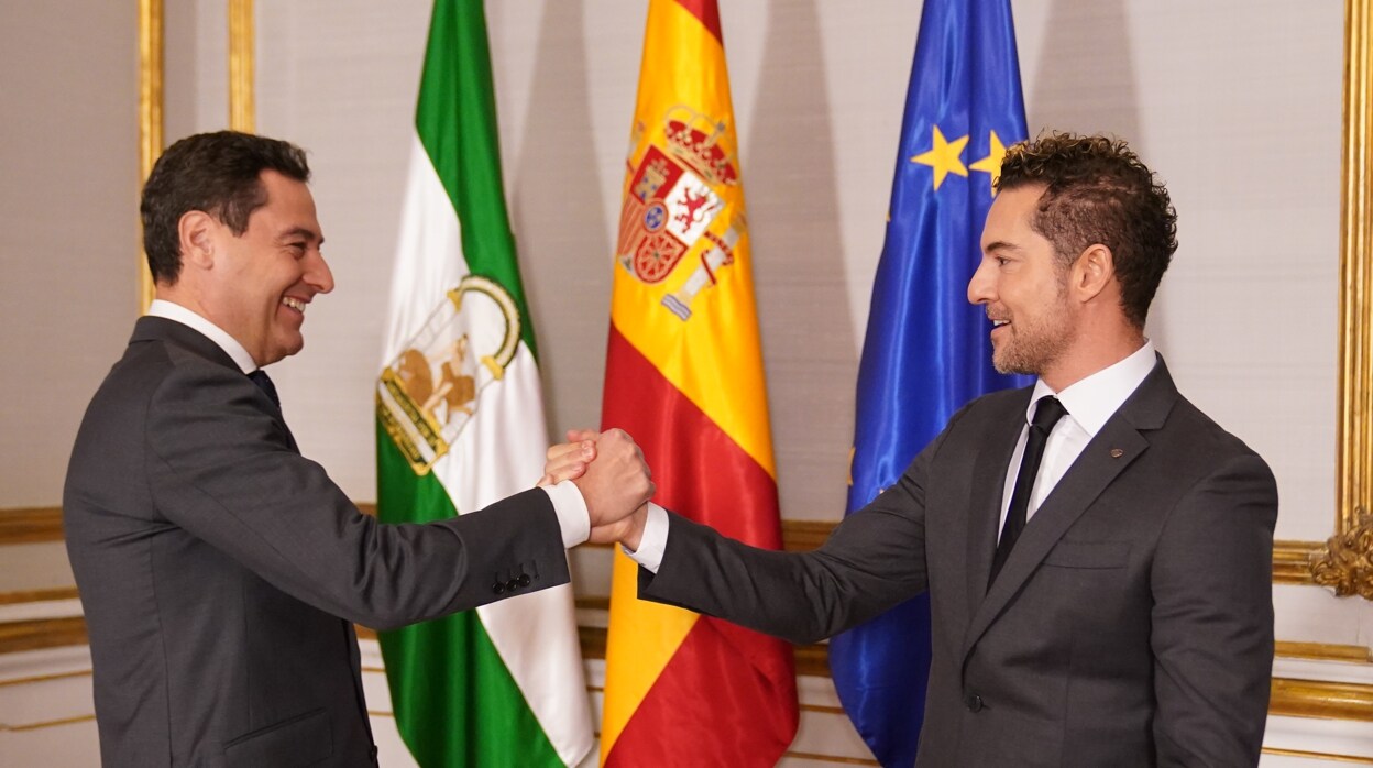 Juanma Moreno recibe a David Bisbal en San Telmo y lo pone como ejemplo del talento andaluz