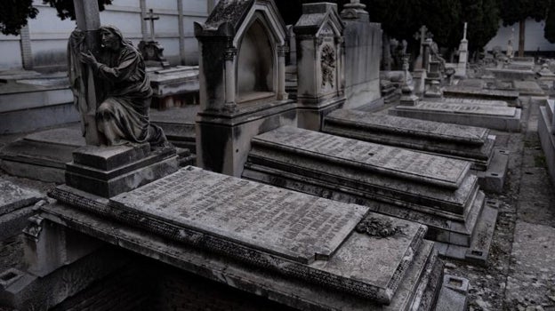 Tumbas en el cementerio sacramental de San Justo