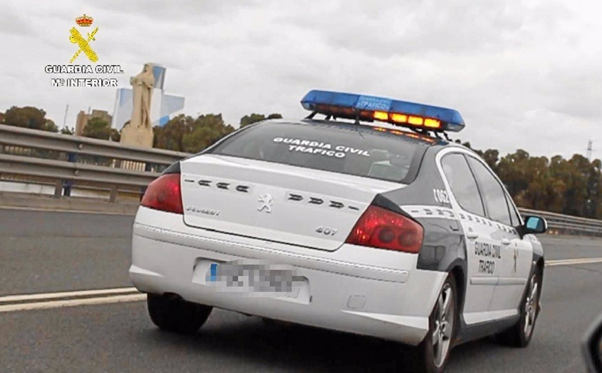 Coche de la Guardia Civil de Tráfico en imagen de archivo