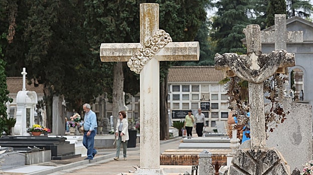 Cruces en el cementerio de la Salud