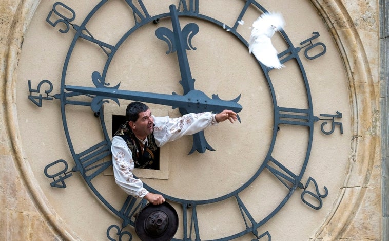 'El Mariquelo' se sube a los cielos de Salamanca para pedir por los enfermos de riñón y de leucemia