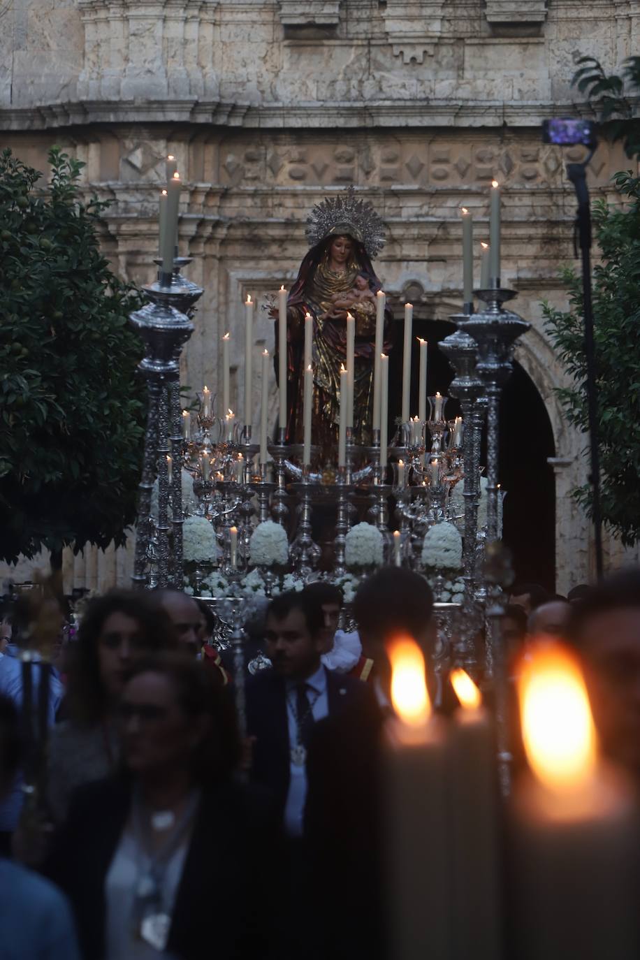 La solemne procesión de la Virgen del Amparo en Córdoba, en imágenes