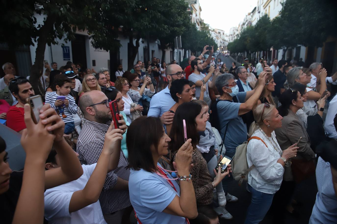 La solemne procesión de la Virgen del Amparo en Córdoba, en imágenes