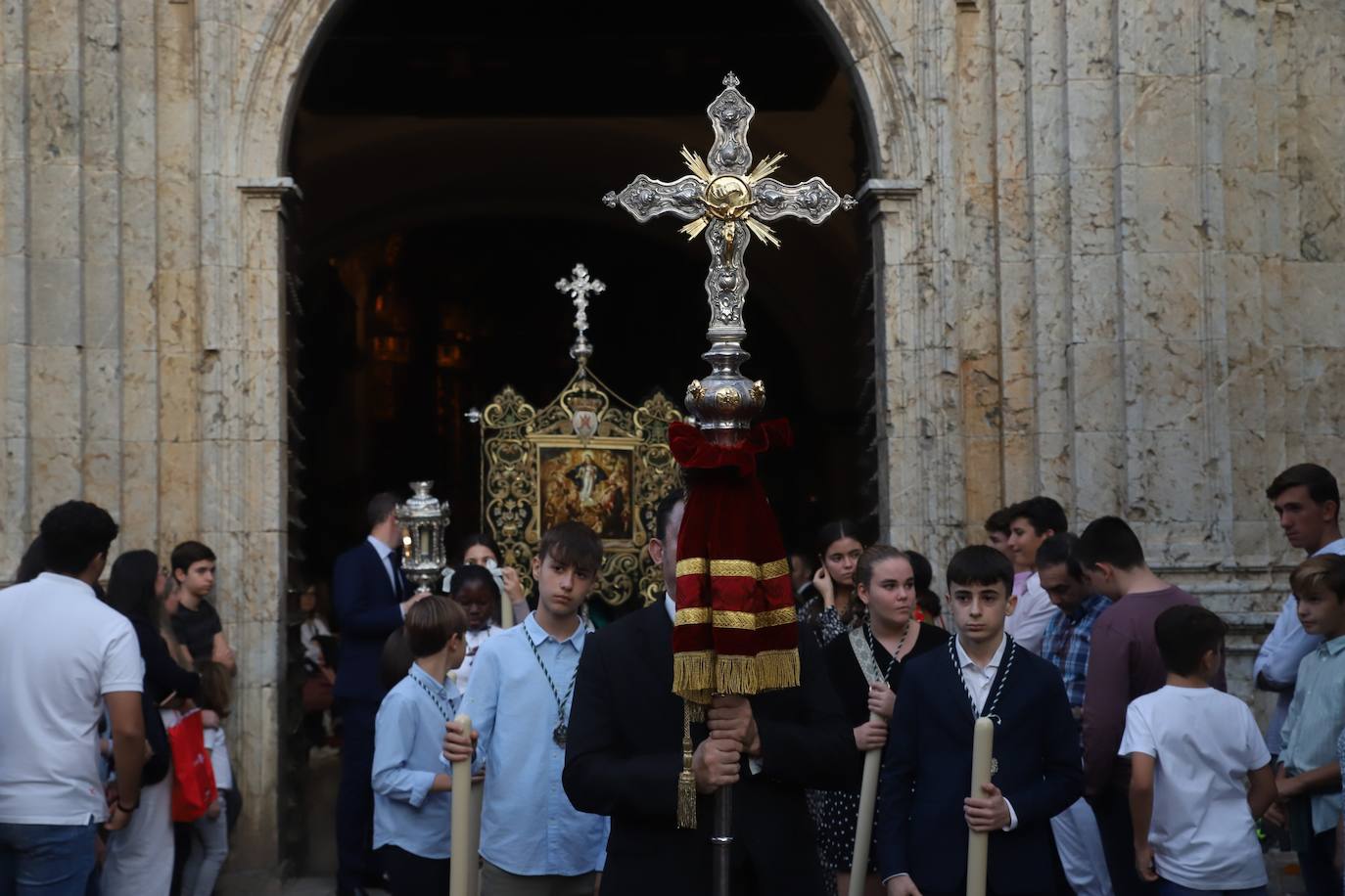 La solemne procesión de la Virgen del Amparo en Córdoba, en imágenes