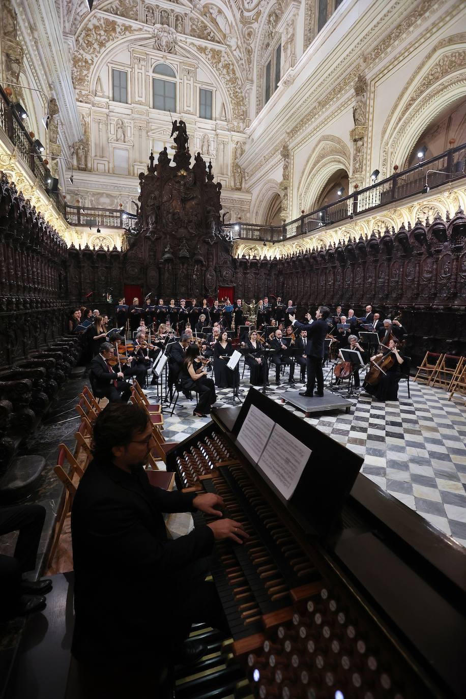 El sobrecogedor &#039;Requiem&#039; de Mozart en la Mezquita-Catedral de Córdoba, en imágenes