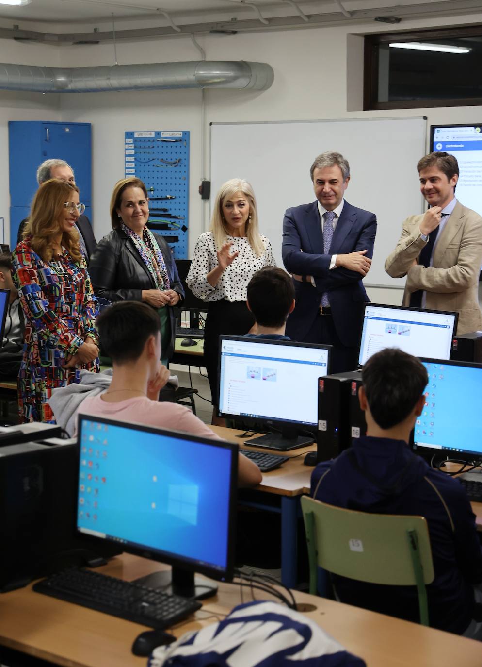 La visita de la consejera de Educación al instituto Maimónides, de Córdoba, en imágenes
