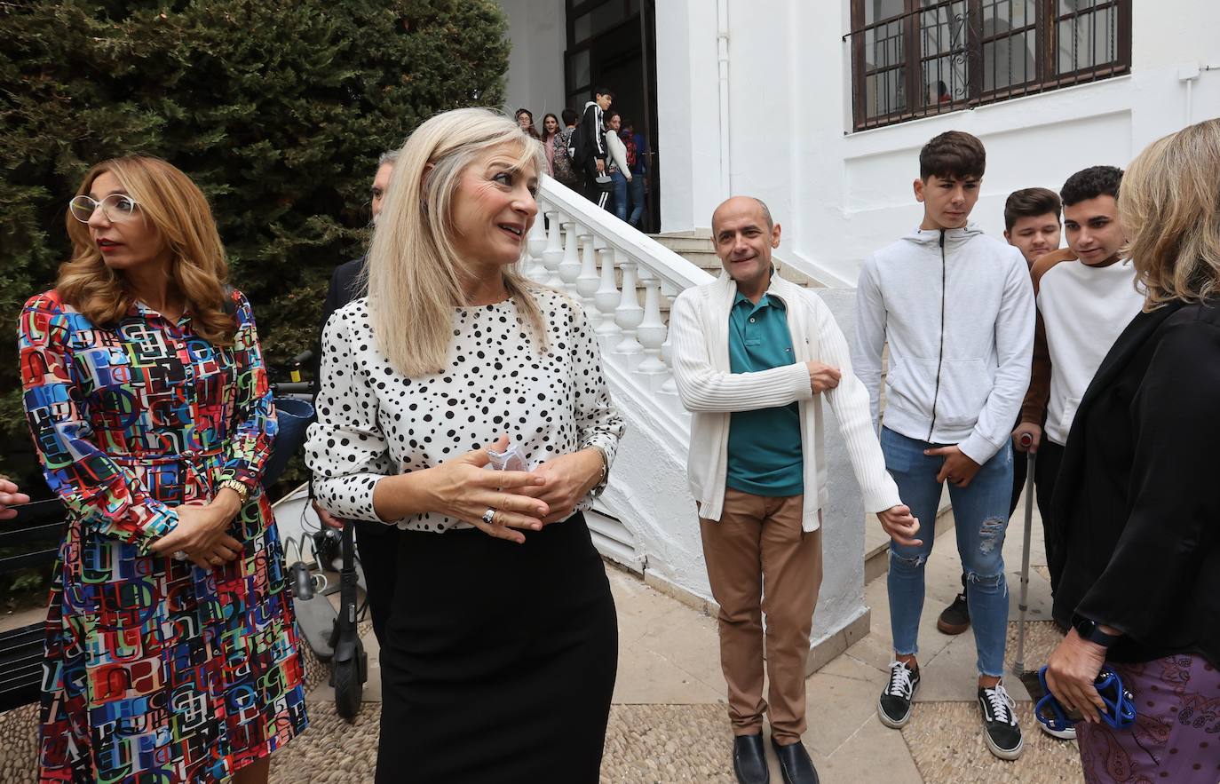 La visita de la consejera de Educación al instituto Maimónides, de Córdoba, en imágenes