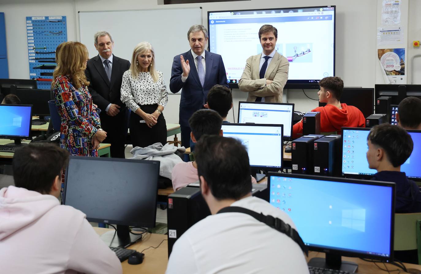 La visita de la consejera de Educación al instituto Maimónides, de Córdoba, en imágenes