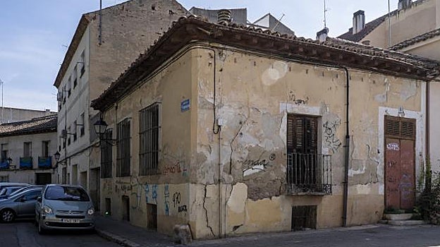 La casa donde residió el escritor José Luis Sampedro que amenaza derrumbe