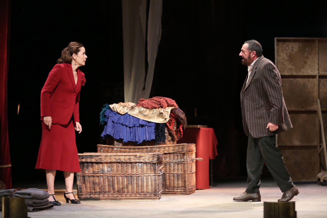 Carmela se prepara para subirse al escenario del Rojas