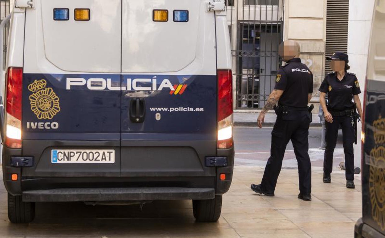 Imagen de recurso de un furgón policial en Alicante