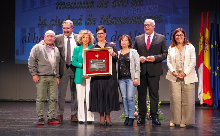 Medalla de oro para el hospital de Manzanares en su 50 aniversario