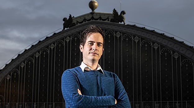 San martín recibió su primera oferta laboral a los dos meses de terminar la carrera