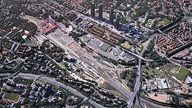 Imagen antes - Tras cubrir la playa de vías de la estación, se creará un gran parque urbano sobre la misma