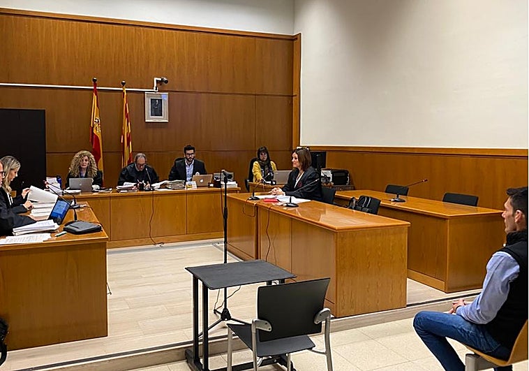 Juicio por lanzar pirotecnia al helicóptero de los Mossos: Una «detonación» que no lo «desestabilizó»