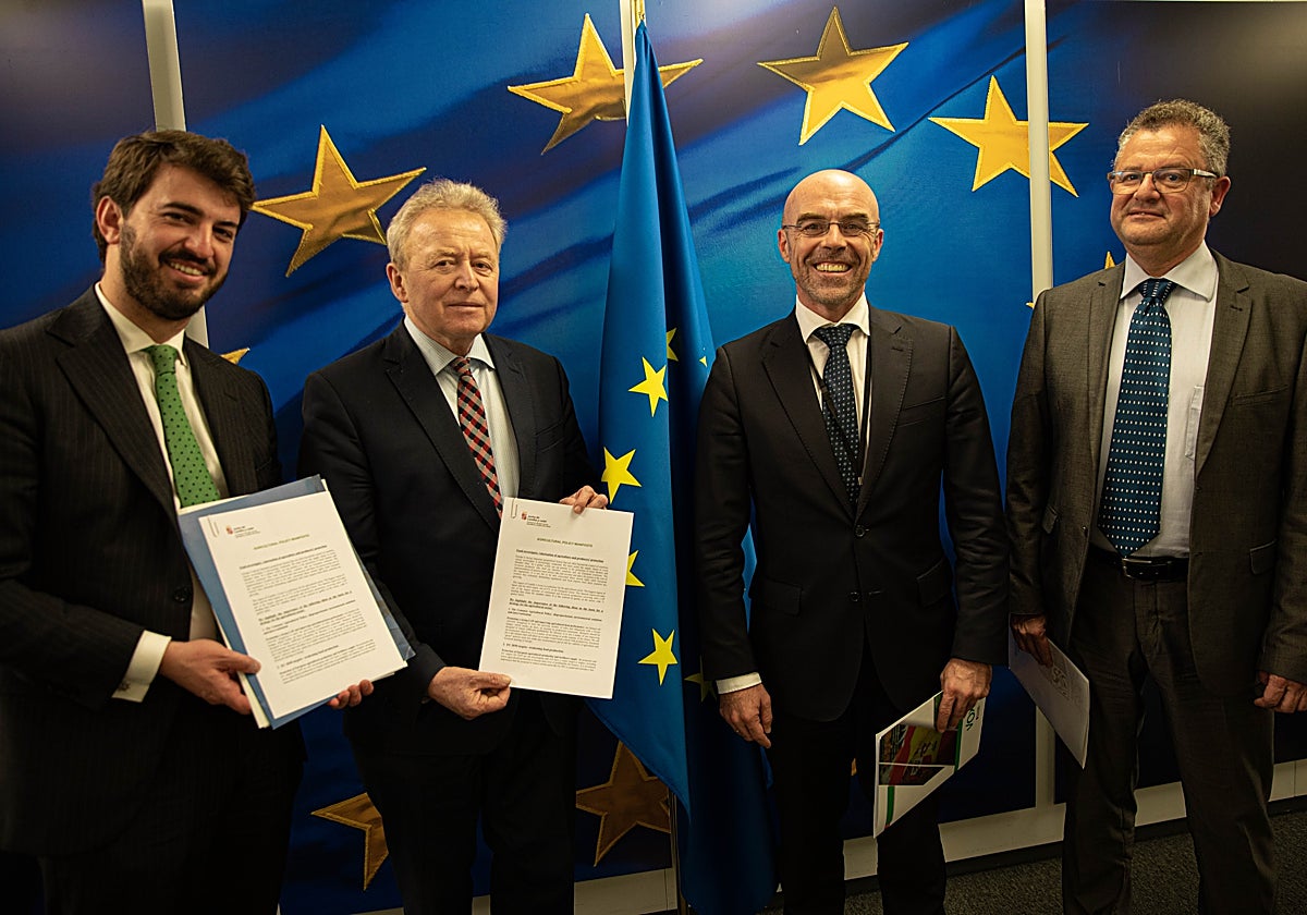 García-Gallardo y Wojciechowski, junto con Buxadé y Dueñas