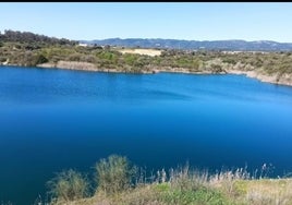 El Lago Azul de Córdoba: el secreto que esconden sus aguas azul turquesa