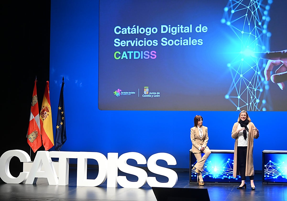 La consejera de Familia e Igualdad de Oportunidades, Isabel Blanco, presenta el Catálogo Digital de Servicios Sociales (Catdiss)