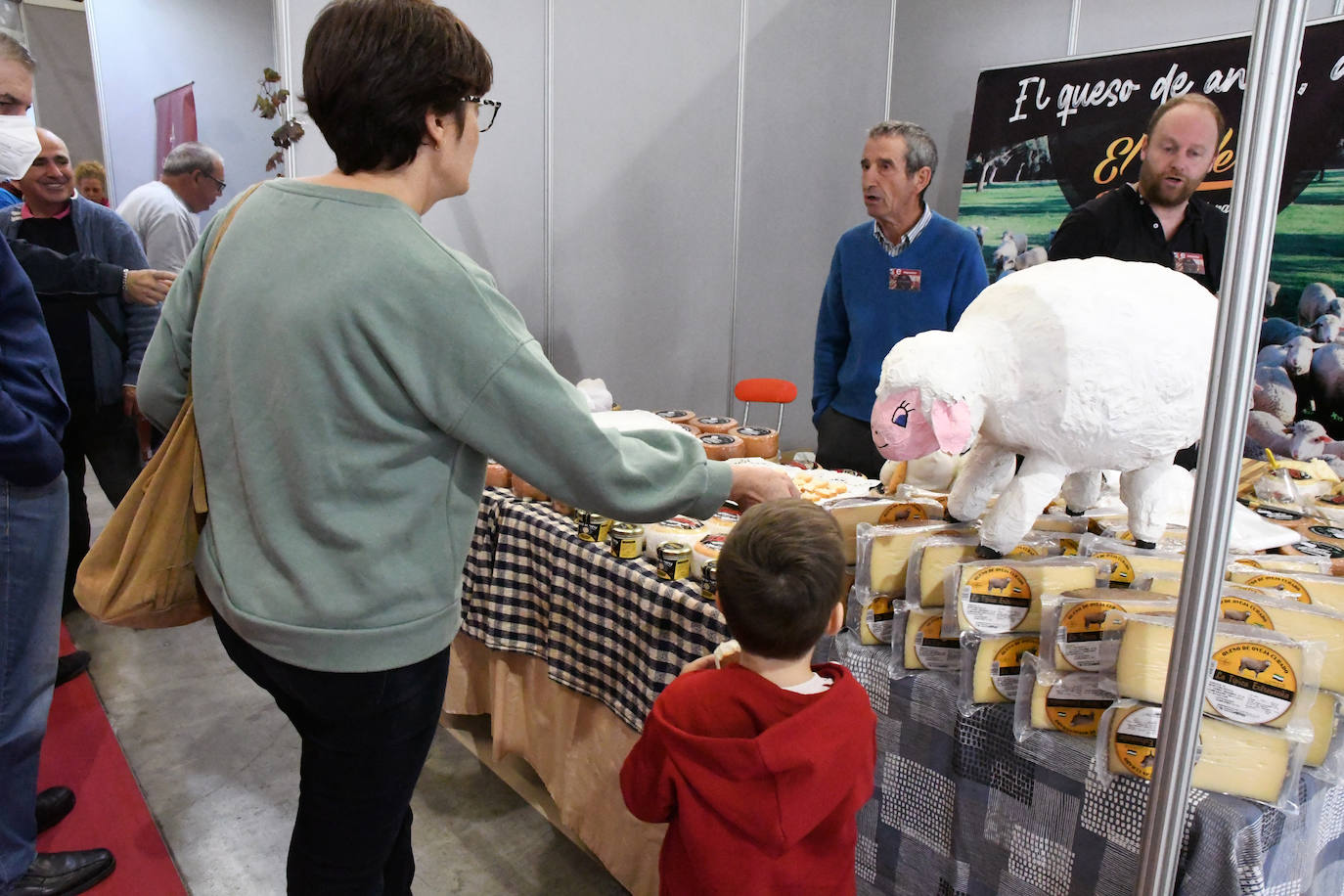Un recorrido gastronómico por la I Feria de la Alimentación de Talavera