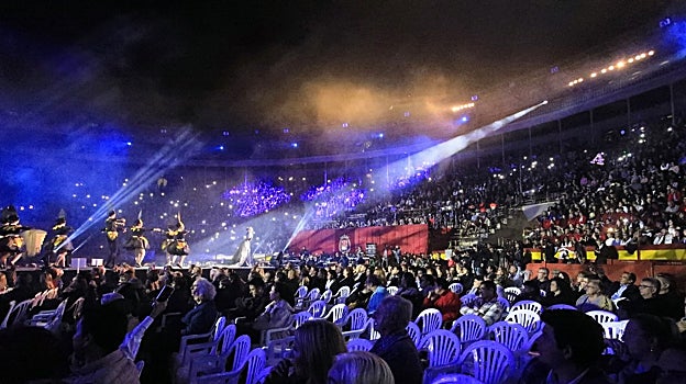 Aspecto de la plaza de toros de Alicante durante la gala con 5.900 espectadores, el pasado sábado.