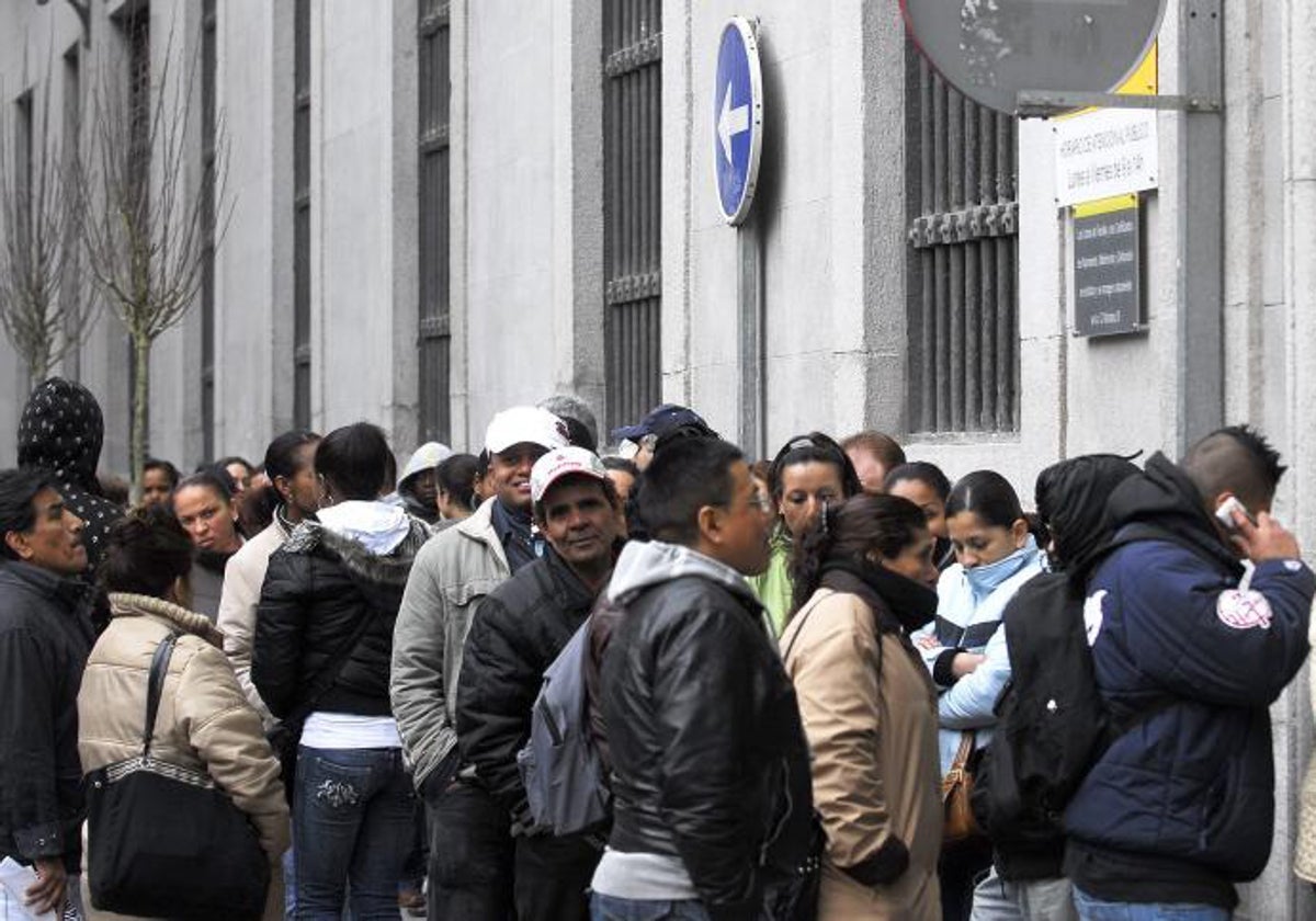 La odisea de obtener la nacionalidad: «Los expedientes retroceden pasos y nadie sabe el porqué»