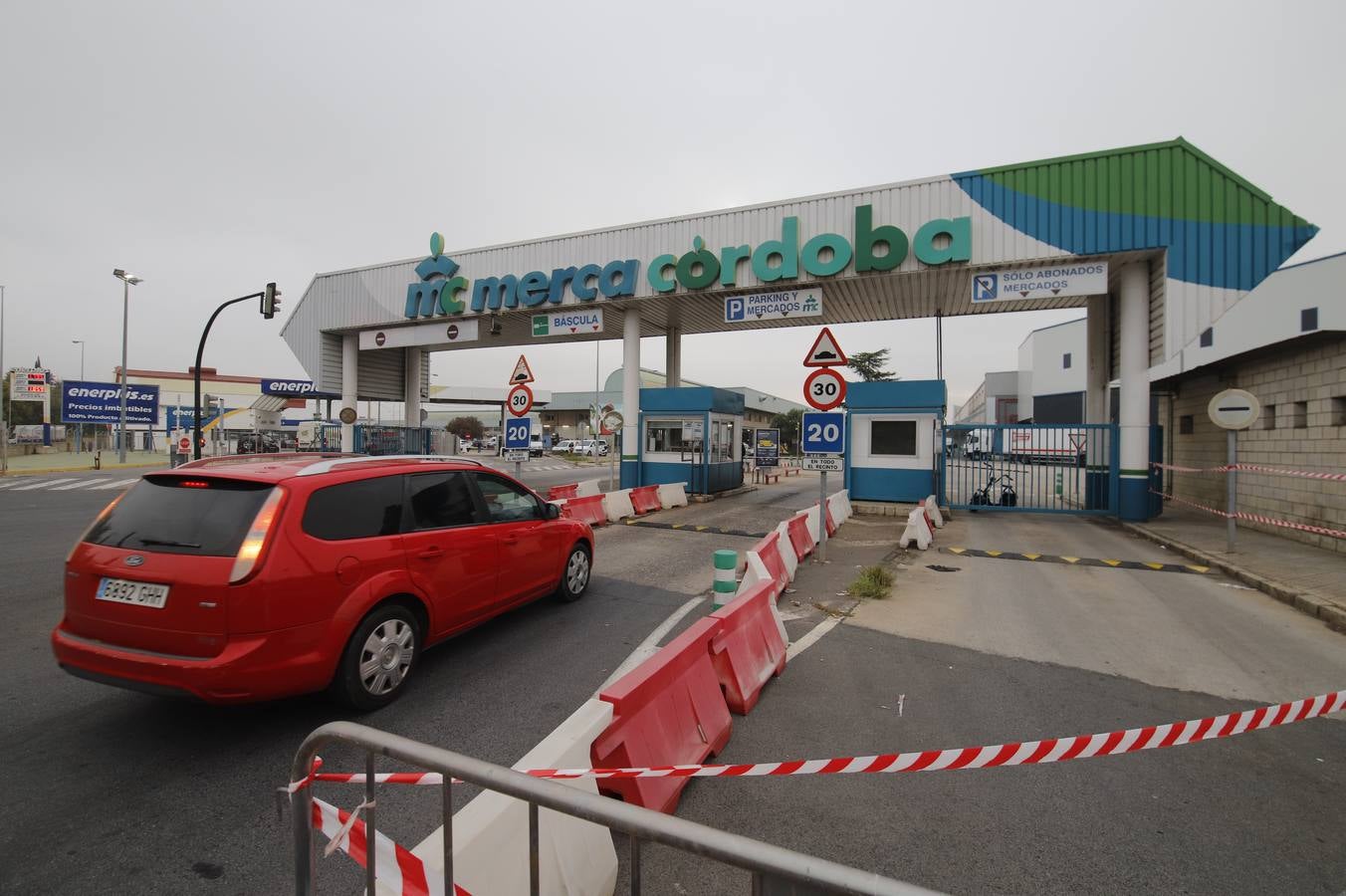 Paro del transporte en Córdoba, imágenes de un arranque sin incidencias