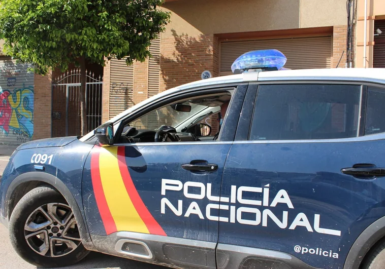 Detienen a una madre ebria e inconsciente en la calle junto a su hija de seis años en Valencia