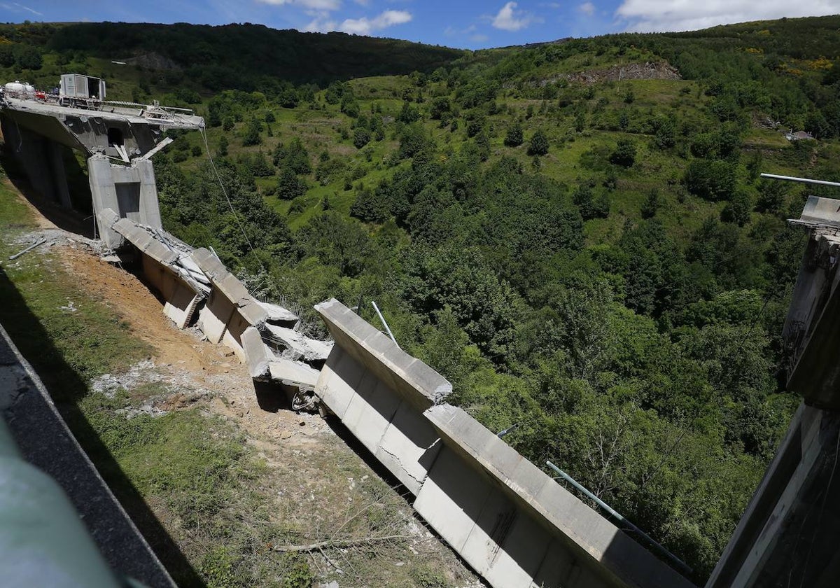 El viaducto del Castro, en la A-6, se derrumbó por la corrosión interna y el «agotamiento» del hormigón