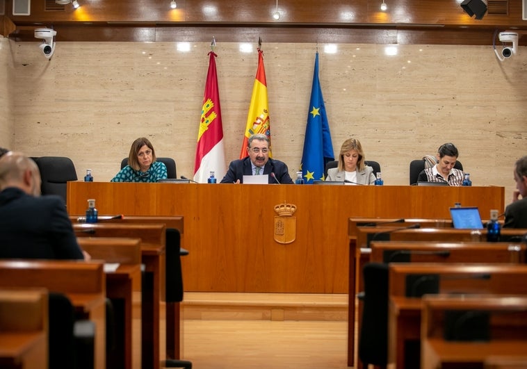 Sanidad dice que apuesta por la prevención, la Atención Primaria y la formación y contratación de los sanitarios