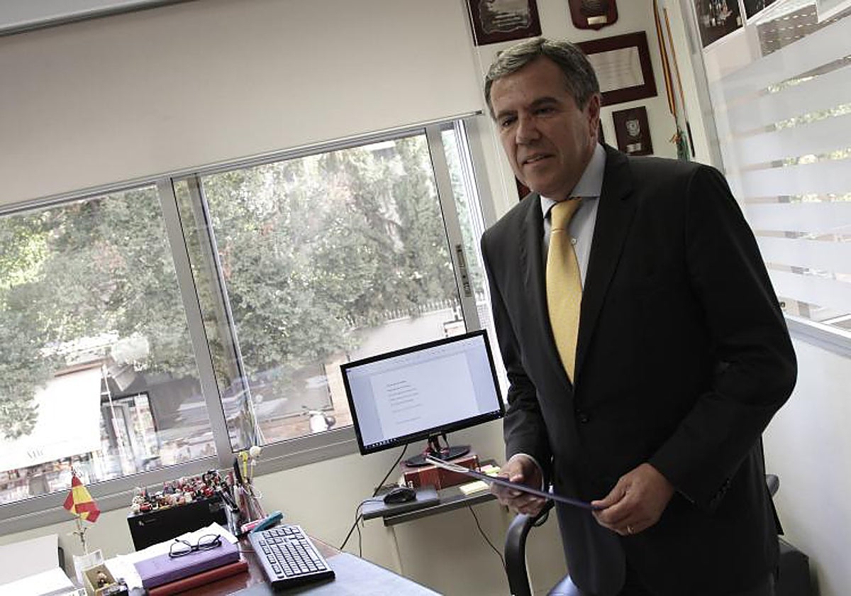El abogado sevillano Fernando Osuna durante una visita a Córdoba