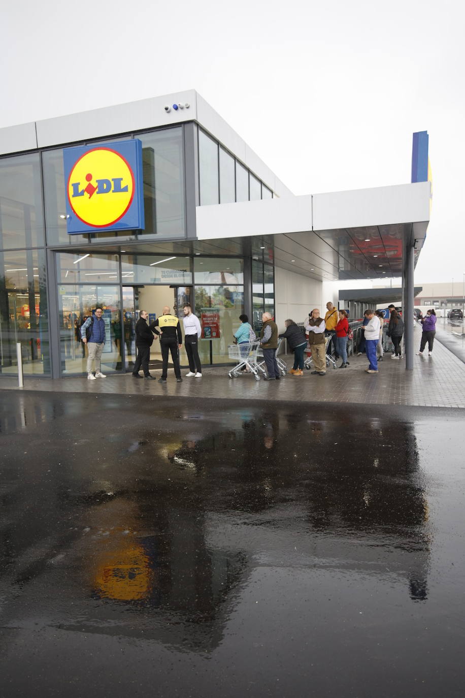 La inauguración del nuevo Lidl de la carretera de Palma del Río, en imágenes